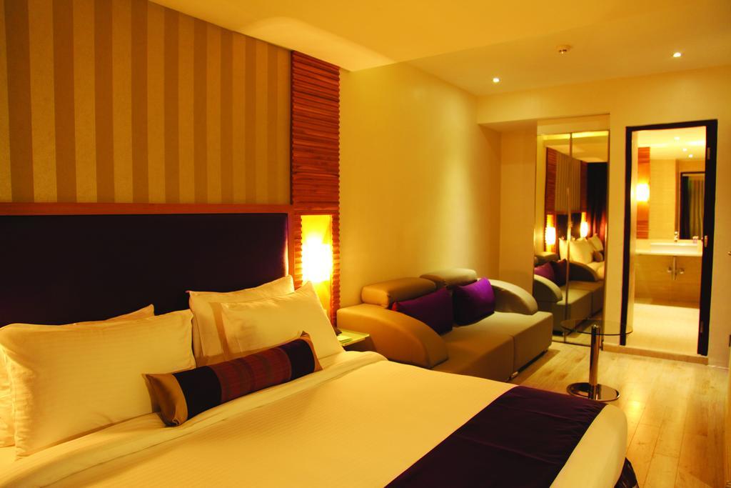 The Purple Leaf Hotels Hyderabad Exterior foto